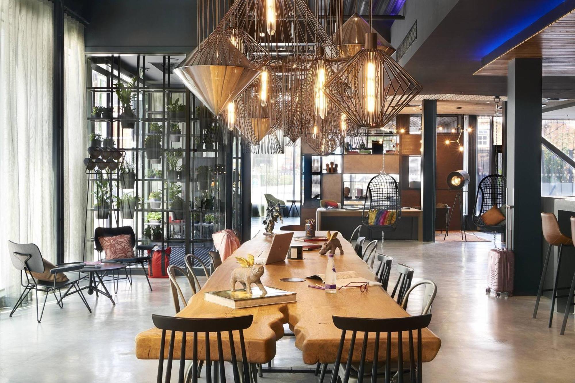 Отель Moxy Йорк Экстерьер фото
