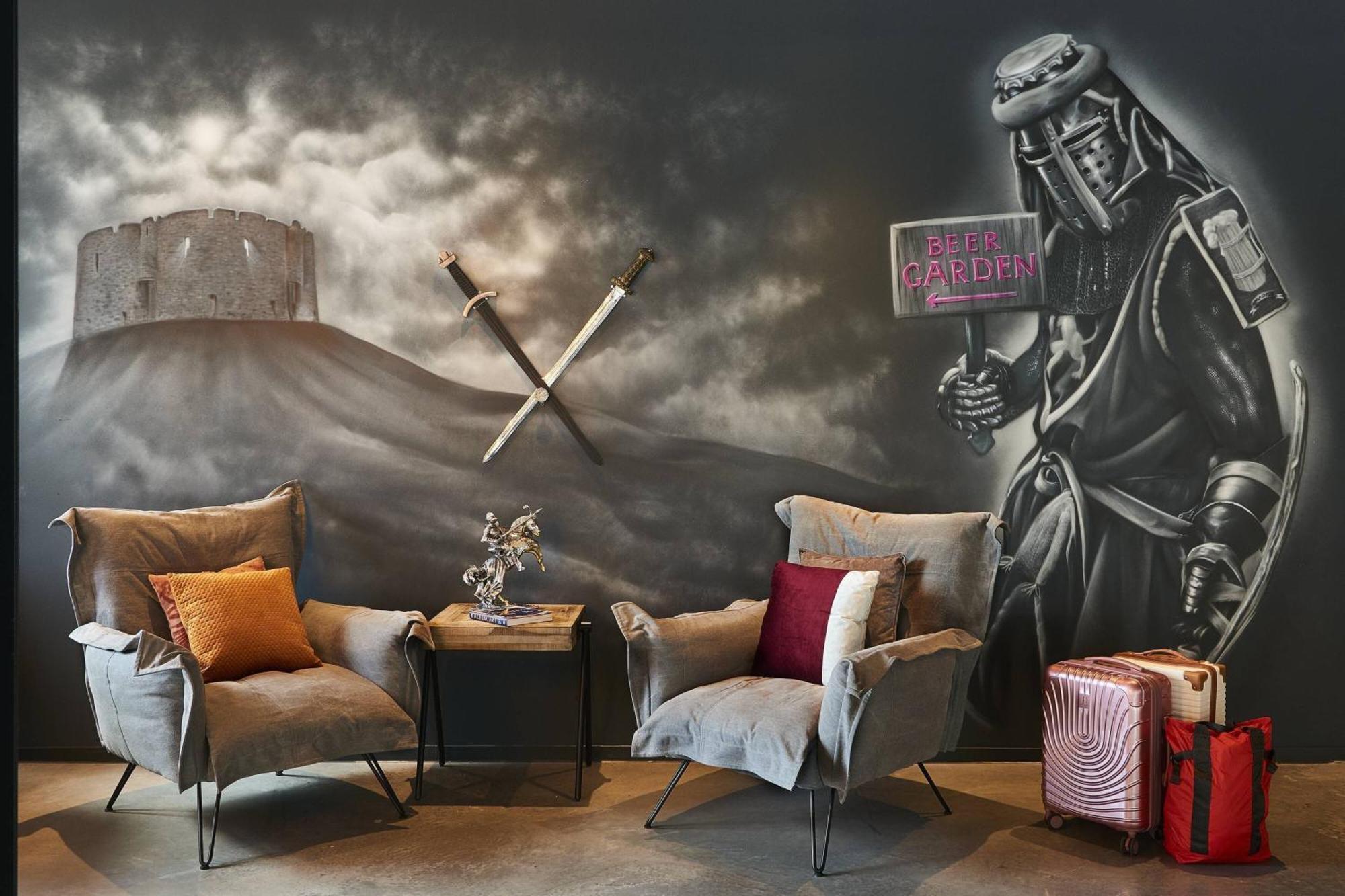 Отель Moxy Йорк Экстерьер фото