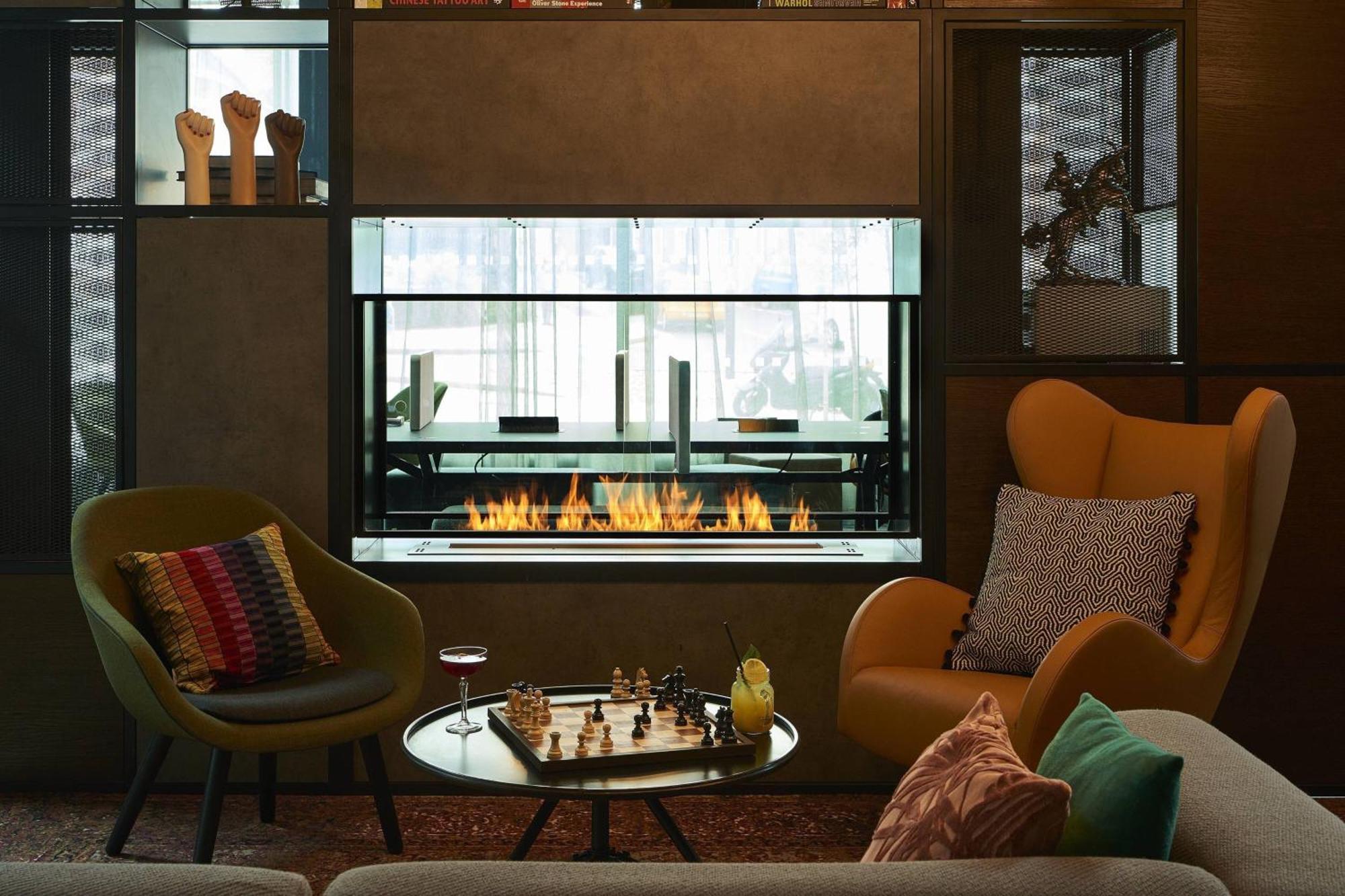 Отель Moxy Йорк Экстерьер фото