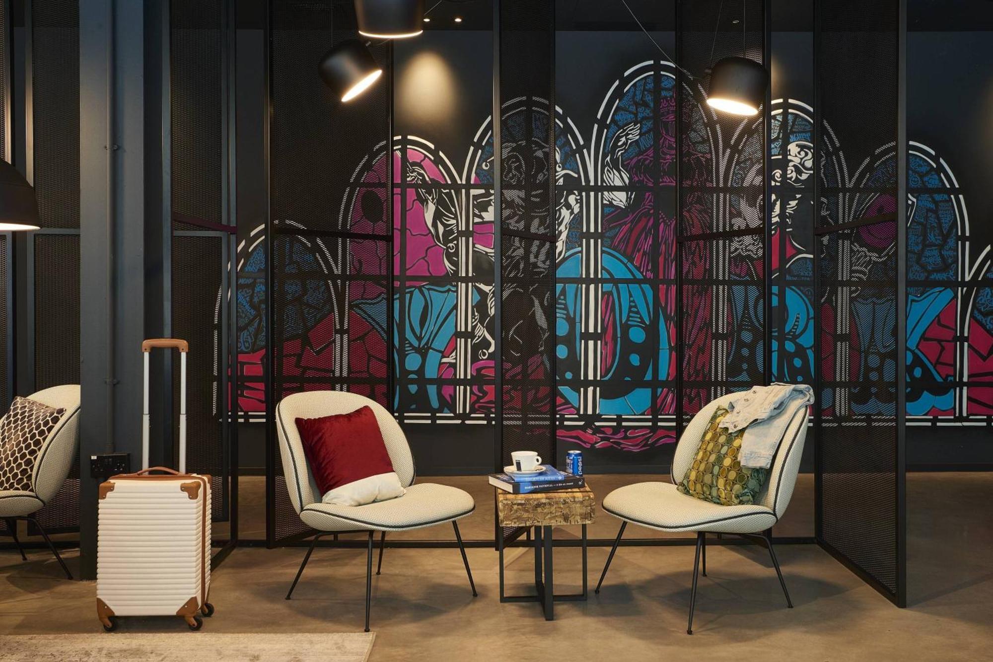 Отель Moxy Йорк Экстерьер фото