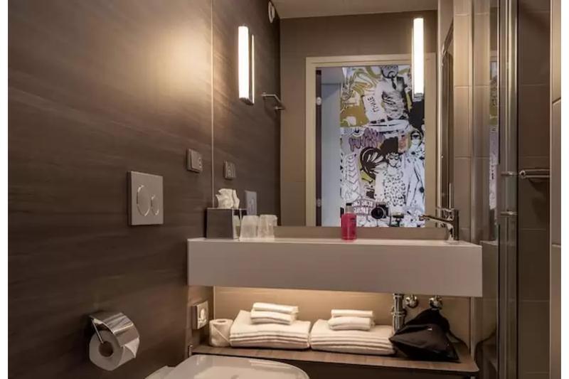 Отель Moxy Йорк Экстерьер фото